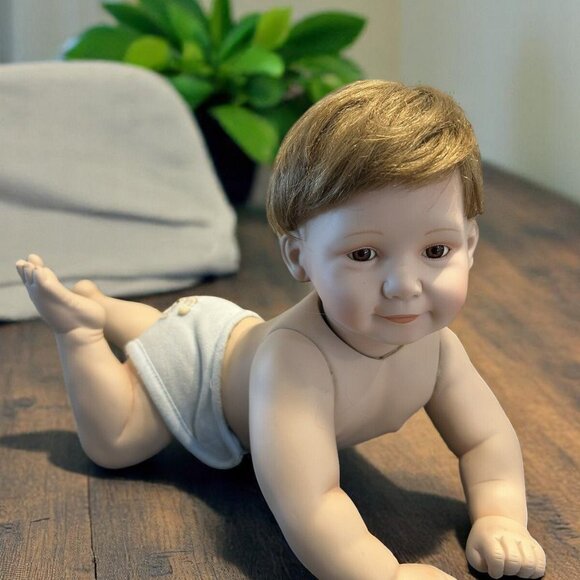 Vintage 1994 The Ashton-Drake Galleries Barely Yours Snug As A Bug In A Rug Doll - Picture 16 of 16